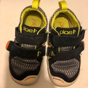Plae Sneakers